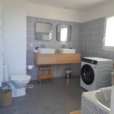 Vakantiehuis Maison 4 Chambres, Grand Jardin, 10 Minutes Des Plages Besneville